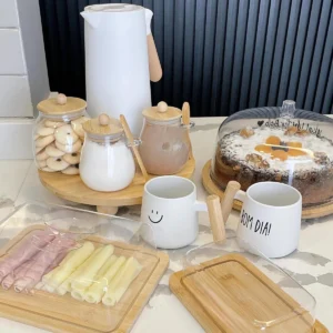 Bamboe tafeldecoratieset voor de maand met potjes.